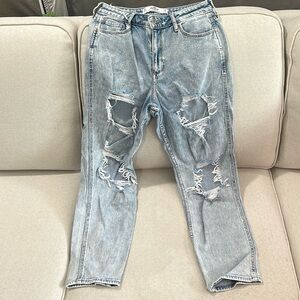 Hollister Curvy High Rise Mom Jean - Distressed